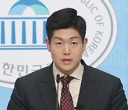 與 김재섭, "만삭 아내 앞, 욕설 래퍼 선처"