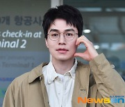 이동욱, 해맑은 출국장  볼하트 [포토엔HD]