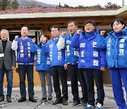 경남 민주당, 총선 후보 출정식…文 "대한민국 바로 세울 중차대한 선거"