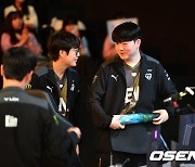 '선두 경쟁 꿈꾸지마'...젠지, 한화생명 5연승 저지하고 6연승 행진 [LCK]