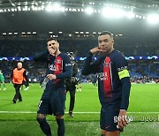 PSG 음바페, 8강 진출 ‘기쁨의 세리머니’ [포토]