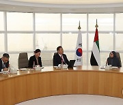 UAE 정부발전미래부 특임장관과 면담하는 이상민 장관