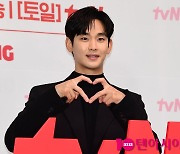 군대 다녀온 건 아니에요…김수현, 3년 만에 돌아온 이유('눈물의 여왕')