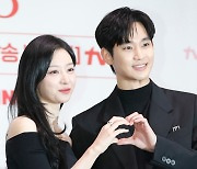 김지원·김수현, 세기의 로맨스 커플