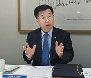 AI 자율제조 기업 간담회 하는 강경성 차관