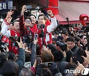 수원 지동못골시장 방문한 한동훈 비대위원장