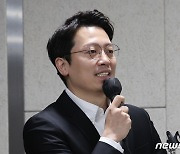 '천아용인' 이기인, 도의원직 중도사퇴…개혁신당 정치개혁 취지 퇴색