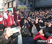 한동훈 비대위원장 '수원 지역 출마 후보들과 함께'