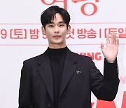 3년 만에 복귀 '로코킹' 김수현 [TF사진관]