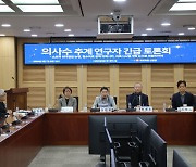 “한번에 2천명 대신 점진 확대”…의대증원 연구자들, 정부와 입장차