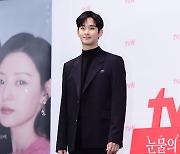 [포토] 김수현, '멋진 슈트핏 뽐내며~'