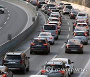 꽉막힌 강원도 여행길 “좀 빨라지려나”…주말 영동고속도로 ‘버스 전용차로’ 없앤다