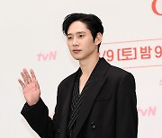 박성훈 ‘멋진 손인사’