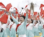 "교육 줄이고, 18살에 결혼 허용"…저출생 황당 대책 쏟아진 중국