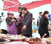 '경기지역화폐 국비지원 삭감”…김동연, 도비 증액 ‘맞수’