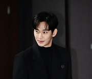 김수현, 반짝이는 눈빛 입장[포토엔HD]