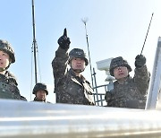 합참의장·연합사령관, 미 오산 공군기지 찾아 FS 연습상황 점검