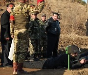 김정은 북한 국무위원장, 북한군 서부지구 훈련기지 방문