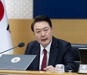 윤, 손명순 여사 별세에 "하늘서 YS 만나 행복하게 계실 것"