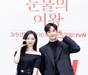 [현장EN:]"'사불'보다 높게"…김지원×김수현 '부부' 케미