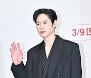 박성훈,'여유 넘치는 손인사' [사진]