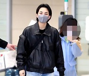 세븐틴 정한 '훈훈한 공항 런웨이'[★포토]