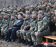 김정은, 軍훈련장 찾아 "전쟁기도 철저히 제압"…한미연합훈련 대응