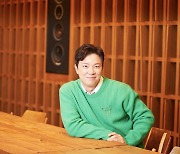 정성화 "뮤지컬 데뷔 20주년, 여전히 갈길 멀기에 이를 악물죠"