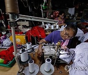 PHILIPPINES WOMEN SEAMSTERS