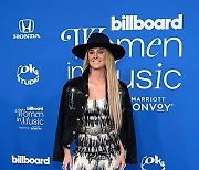 USA BILLBOARD WOMEN MUSIC AWARDS