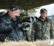 김정은, 인민군 포사격 훈련 지도…'자유의 방패' 연습 대응[데일리 북한]