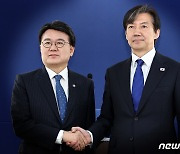 [뉴스1 PICK]조국 "尹·한동훈, 중전마마 보위연대"… 황운하 영입