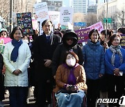 한국여성대회 거리행진 참가한 조국 대표