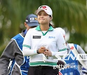 안나린, LPGA 블루베이 공동 선두...'데뷔 동기' 최혜진은 1타 뒤진 3위 '방긋'