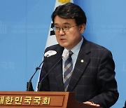 민주당 황운하 의원, 조국혁신당 1호 현역 의원 입당