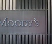 Moody's turns negative on Korean banks' ratings outlook