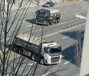 전주 감나무골 재개발 공사장 덤프트럭, 불법유턴 '아찔'