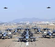 "무기여 잘있거라"… 55년간 영공 지킨 F-4E 팬텀, 퇴역 앞두고 마지막 훈련