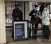 USA NEW YORK SUBWAY BAG CHECKS