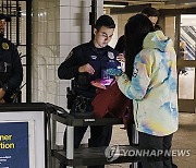 USA NEW YORK SUBWAY BAG CHECKS