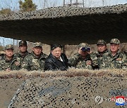 북한 김정은, '적 수도 타격권' 포사격훈련 지도