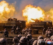 북한 김정은, '적 수도 타격권' 포사격훈련 지도