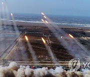 북한 김정은, '적 수도 타격권' 포사격훈련 지도