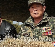 북한 김정은, '적 수도 타격권' 포사격훈련 지도