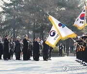 3ㆍ8 민주의거 기념탑 찾은 한덕수 총리