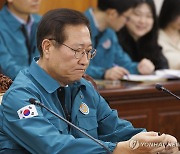 중대본 회의 참석해 생각에 잠겨 있는 박성재 법무부 장관