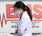 [속보] "소청과 전공의 月100만원 수련비용 지원…연속근무 단축 검토"