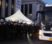 신상 털기에 노예 취급…‘공무원 마녀사냥’, 죽음 불렀다 [사사건건]