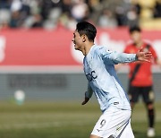 ‘김찬 해트트릭’ 부산, 경남에 4-1 완승…전남도 김포에 4-0 대승 (종합)