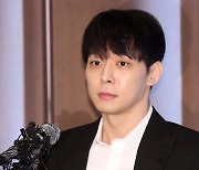 "박유천, 6억 안 줬다” 前매니저 손배소 피소…4개월만 재판 재개